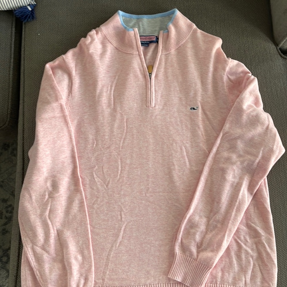 Like new Men’s Vineyard Vines 1/2 zip sweater. Size XL.